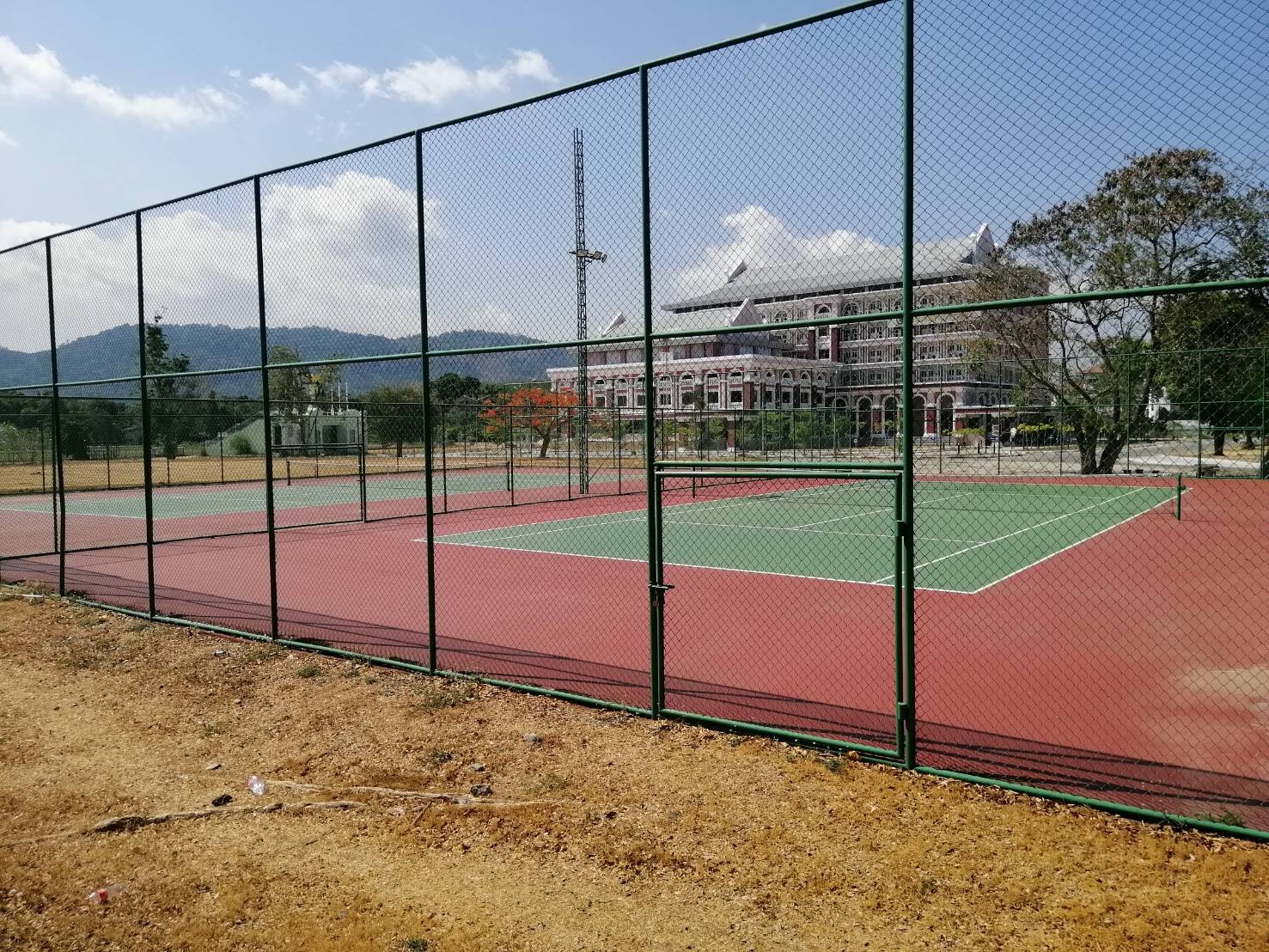4. สนามกีฬาเทนนิสมหาวิทยาลัยราชภัฏภูเก็ต